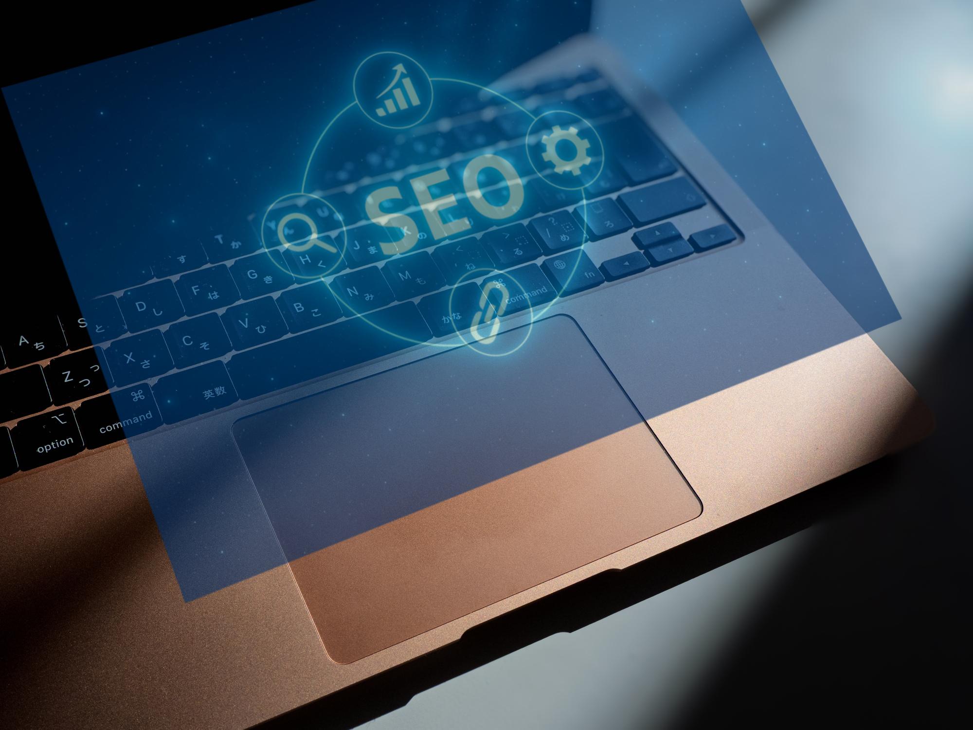 SEOツールのおすすめ22選【無料・有料】!タイプの違いと選び方のポイントを解説